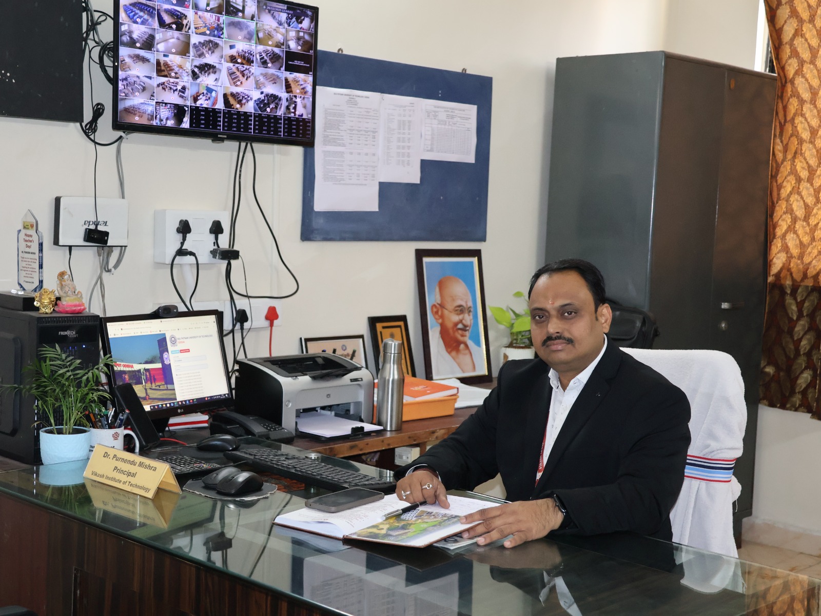 About Dr. Purnendu Mishra